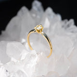 Anillo de compromiso con diamante de laboratorio central de .30ct corte brillante con certificado IGI elaborado en oro amarillo 14k
