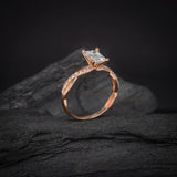 Anillo de compromiso con moissanita de 1.0ct corte radiante con certificado GRA y 18 diamantes naturales laterales elaborado en oro rosa de 14k