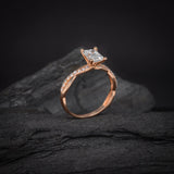 Anillo de compromiso con moissanita de 1.0ct corte radiante con certificado GRA y 18 cristales laterales elaborado en oro rosa de 14k
