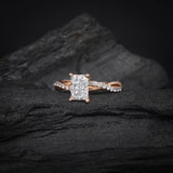 Anillo de compromiso con moissanita de 1.0ct corte radiante con certificado GRA y 18 cristales laterales elaborado en oro rosa de 14k