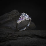 Anillo de compromiso con diamante de laboratorio de 1.0ct corte marquise con certificado IGI y cristales laterales elaborado en oro blanco de 14k