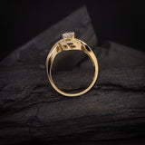 Anillo de compromiso con diamante de laboratorio central de .50ct corte brillante con certificado IGI y 22 cristales laterales elaborado en oro amarillo de 14k