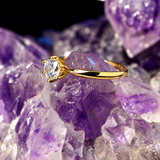 Anillo de compromiso con diamante natural central de .50ct corte brillante con certificado IGI elaborado en oro amarillo de 14k