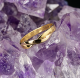Argolla de matrimonio maciza de 4mm elaborada en oro amarillo y blanco de 18k