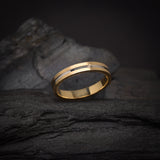 Argolla de matrimonio maciza de 3mm con incrustación de diamante natural de .01ct elaborada en oro amarillo y blanco de 18k