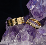 Par de argollas de matrimonio confort sólidas de 8mm y 3mm con incrustación de 16 diamantes de laboratorio elaboradas en oro amarillo de 14k