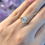 Anillo de compromiso con diamante de laboratorio de 1.5ct corte oval con certificado IGI elaborado en oro amarillo 14k