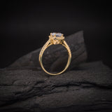 Anillo de compromiso con diamante natural central de 1.0ct corte brillante con certificación GIA y 32 diamantes naturales laterales elaborado en oro amarillo de 14k