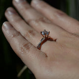 Anillo de compromiso con diamante natural central de 1.0ct corte brillante con certificación GIA y 18 diamantes naturales laterales elaborado en oro rosa de 14k