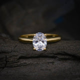 Anillo de compromiso con diamante natural de .60ct corte oval con certificación GIA elaborado en oro amarillo de 14k
