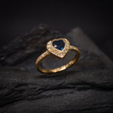 Anillo de compromiso con zafiro natural de .50ct corte corazón y 25 diamantes naturales laterales elaborado en oro amarillo de 14k