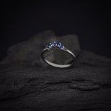 Media churumbela con zafiros naturales elaborado en oro blanco de 18k