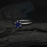 Anillo de compromiso con zafiro natural de 1.0ct corte brillante elaborado en oro blanco de 14k
