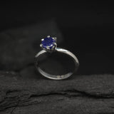 Anillo de compromiso con zafiro natural de 1.0ct corte brillante elaborado en oro blanco de 14k