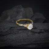 Anillo de compromiso con diamante natural central de 1.0ct corte brillante con certificación GIA elaborado en oro amarillo y blanco de 14k