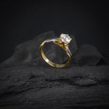 Anillo de compromiso con diamante natural central de 1.0ct corte brillante con certificación GIA elaborado en oro amarillo y blanco de 14k