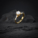 Anillo de compromiso con diamante natural central de 1.0ct corte brillante con certificación GIA elaborado en oro amarillo y blanco de 14k