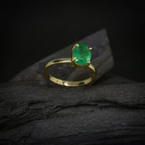 Anillo de compromiso con esmeralda natural de 1.0ct corte oval elaborado en oro amarillo de 14k