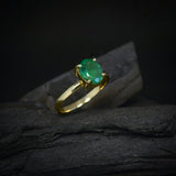 Anillo de compromiso con esmeralda natural de 1.0ct corte oval elaborado en oro amarillo de 14k