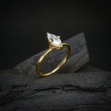 Anillo de compromiso con moissanita de 1.5ct corte marquise con certificado GRA elaborado en oro amarillo de 14k