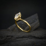 Anillo de compromiso con moissanita de 1.5ct corte marquise con certificado GRA elaborado en oro amarillo de 14k