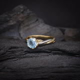 Anillo de compromiso con topacio natural de 1.0ct corte brillante elaborado en oro amarillo y blanco de 14k