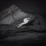 Anillo de compromiso con moissanita de .50ct corte brillante con certificado GRA elaborado en plata .925