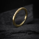 Media churumbela con cristales elaborada en oro amarillo de 14k