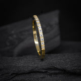 Media churumbela con cristales elaborada en oro amarillo de 14k