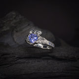 Anillo de compromiso con tanzanita natural central corte corazón, 6 tanzanitas y 2 diamantes naturales laterales elaborado en oro blanco de 14k