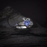 Anillo de compromiso con tanzanita natural central corte corazón, 6 tanzanitas y 2 diamantes naturales laterales elaborado en oro blanco de 14k