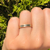 Par de argollas de matrimonio de 3mm macizas con incrustación de diamante natural de .01ct elaboradas en oro de 18k