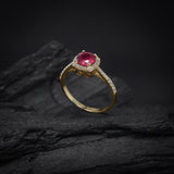 Anillo de compromiso con rubi natural de 1.0ct corte brillante y 32 diamantes naturales laterales elaborado en oro amarillo de 14k