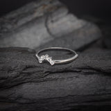 Media churumbela con cristales elaborada en oro blanco de 14k