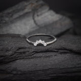 Media churumbela con cristales elaborada en oro blanco de 14k