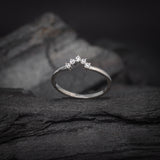 Media churumbela con cristales elaborada en oro blanco de 14k