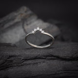 Media churumbela con cristales elaborada en oro blanco de 10k