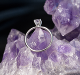 Anillo de compromiso con diamante natural central de .50ct corte brillante con certificación GIA elaborado en oro blanco de 14k