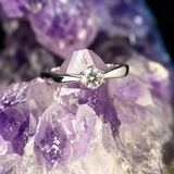Anillo de compromiso con diamante de laboratorio de .50ct corte brillante con certificado IGI elaborado en plata .925