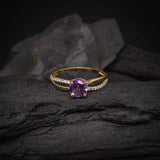 Anillo de compromiso con amatista natural de 1.0ct corte brillante y 20 diamantes naturales laterales elaborado en oro amarillo de 14k