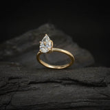 Anillo de compromiso con diamante natural de 1.0ct corte gota con certificación GIA elaborado en oro amarillo de 14k