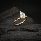 Anillo de compromiso con diamante natural de 1.0ct corte gota con certificación GIA elaborado en oro amarillo de 14k