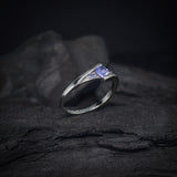 Anillo de compromiso con tanzanita central .20ct corte brillante y 2 tanzanitas laterales elaborado en oro blanco de 10k