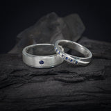 Argollas de matrimonio de 4mm y 5mm con incrustación de zafiros naturales elaboradas en plata .925