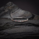 Media churumbela con topacios y zafiros naturales elaborada en oro blanco de 18k