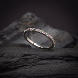 Media churumbela con topacios y zafiros naturales elaborada en oro blanco de 14k