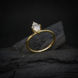 Anillo de compromiso con moissanita de 1.5ct corte marquise con certificado GRA elaborado en oro amarillo de 14k