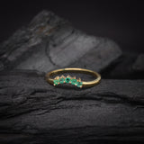 Media churumbela con esmeraldas naturales elaborado en oro amarillo de 14k