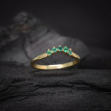 Media churumbela con esmeraldas naturales elaborado en oro amarillo de 14k