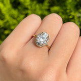 Anillo de compromiso con moissanita de 2.0ct corte oval con certificado GRA y 16 moissanitas laterales elaborado en oro amarillo de 14k